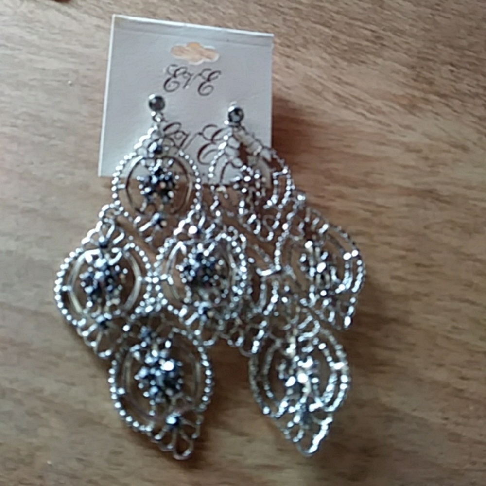 Earings - Picture 4 of 7